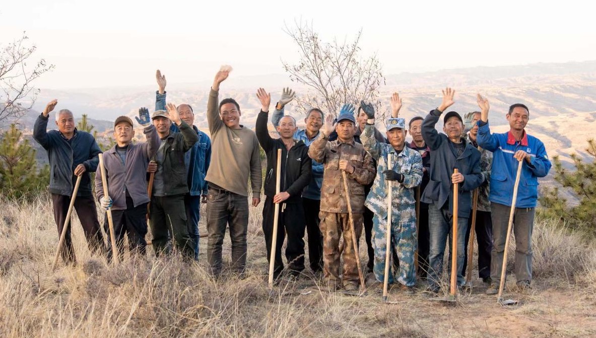 行进中国丨黄河崖壁种树记